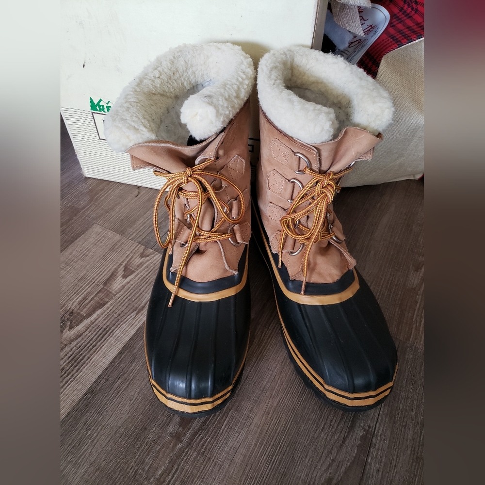REI PACKER WINTER MENS LEATHER BOOTS SIZE 11 SHERPA LINING ON THE INSIDE